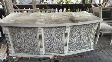 комби радиатор: Klassik üslubda dekorativ mebel dəsti - Ön hissəsi oyma naxışlı böyük