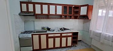 Mətbəx mebel dəsti və qaz plitəsi ilə dəmir soba - Planlama: düz