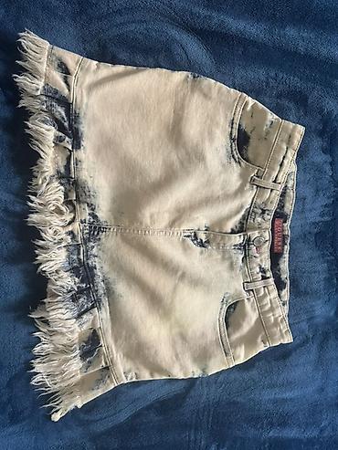 idman şort: Guess cins ətək-şort - Model: mini denim şort-ətək (skort stili), yan — 1