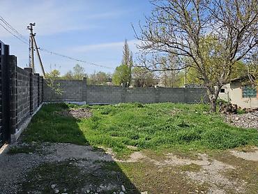 Продажа коттеджей и домов: Продается жилой дом с большим огражденным участком 8 соток, фактически at lalafo.kg — 5 Продажа коттеджей и домов: Продается жилой дом с большим огражденным участком 8 соток, фактически — 5