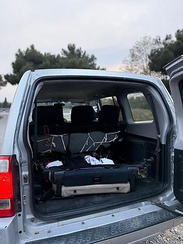 mitsubishi chariot: Mitsubishi Pajero (gümüşü rəng), 5 qapılı SUV Texniki və xarici — 5