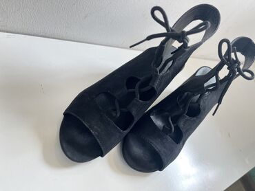 размер 44: Туфли H&M, 38, цвет - Черный