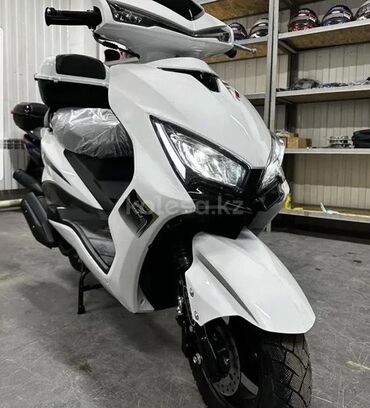 Скутеры: Скутер Suzuki, 150 куб. см, Бензин, Новый, В рассрочку