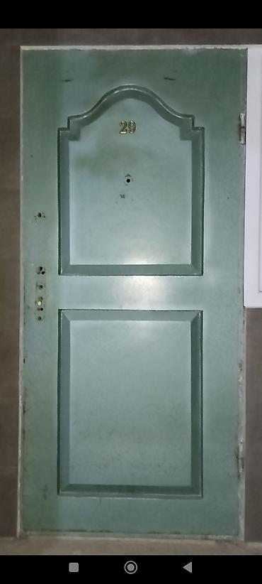 Metal giriş qapısı - Material: polad/metal təbəqə - Rəng: açıq yaşıl