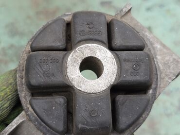 Подушки коробки передач: Подушка коробки передач Audi 1990 г., Б/у, Оригинал, Германия — 4