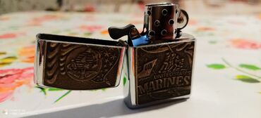 Breloklar: Metall korpuslu, benzinli (şamlı/fitilli) qapaxlı alışqan. Ön paneldə -da lalafo.az — 21 Breloklar: Metall korpuslu, benzinli (şamlı/fitilli) qapaxlı alışqan. Ön paneldə — 21