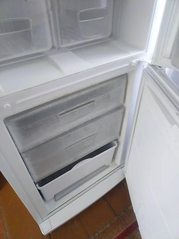 l 1800: Холодильник Indesit, классический белый, с нижней морозильной камерой — 3