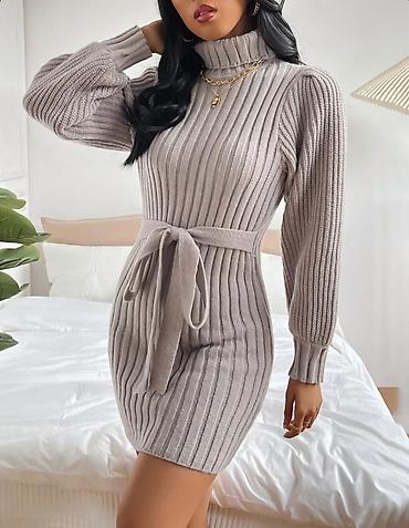 Dresses: Pletene rebraste haljina s rol-kragnom i kaišem - Model: mini haljina — 2