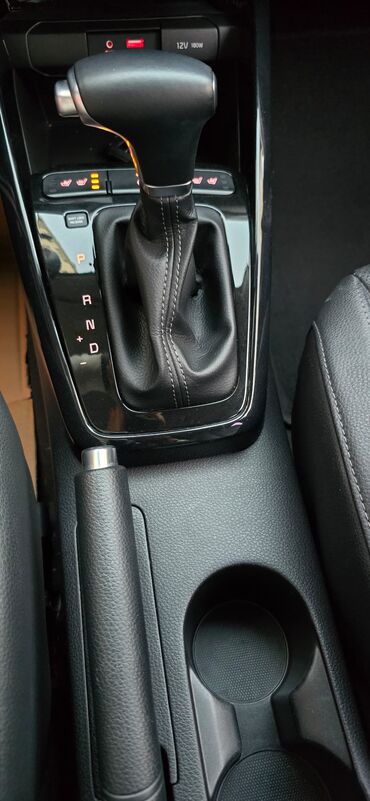 Kia: Kia Stonic: 2018 г., 1.4 л, Бензин, Универсал — 13