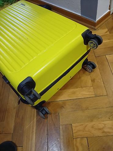 Putni koferi i torbe: Tvrdi kofer na točkiće – veličina velika. oko 75 45 30 — 7