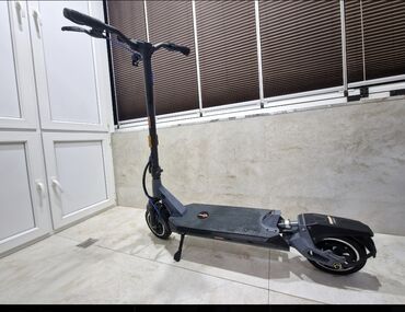 Elektrikli samokatlar: Elektrik skuter - Geniş gövdəli, slip-əleyhinə platforma - Ön və arxa — 1