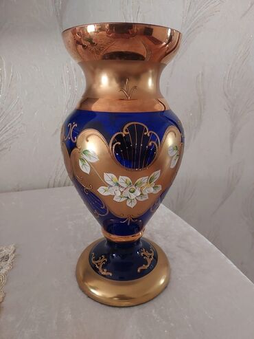 taxta gul qablari: Одна ваза, Богемское стекло at lalafo.az taxta gul qablari: Одна ваза, Богемское стекло