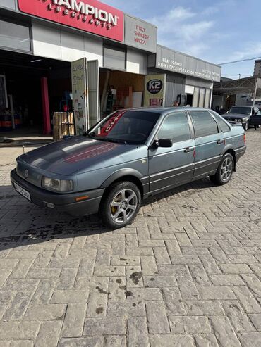 Volkswagen: Volkswagen Passat: 1989 г., 1.8 л, Механика, Бензин, Седан