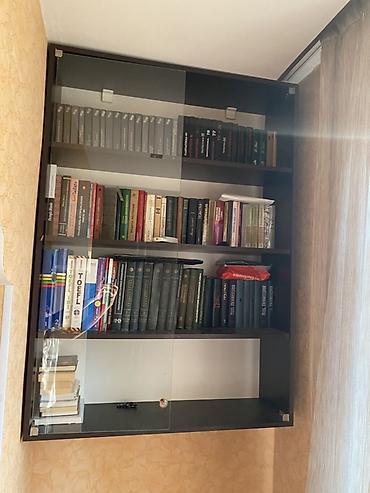 kitab skafi: Divar tipli kitab şkafı - Material: ağac karkas, ön hissədə — 1