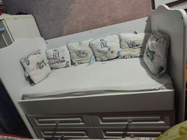 Beşiklər: Oğlan və qız üçün, Dördbucaq, Beşik, Dəst ilə, Matras ilə, Yellənmə mexanizm ilə