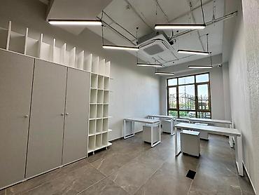 Коммерческая недвижимость: Сдаю Офис целиком: 280 м², В жилом комплексе, С ремонтом, С отдельным входом, С юридическим адресом, Первая линия — 8