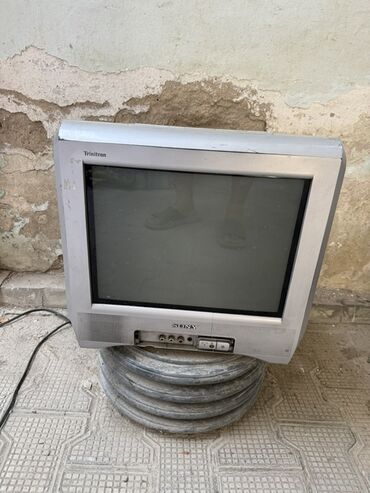 ретро телефоны: ЭЛТ-телевизор Sony Trinitron с плоским экраном и классическим