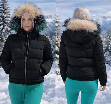ugg mini 42: Ženska zimska jakna sa kapuljačom i bogatim krznom - Boja jakne: crna — 1