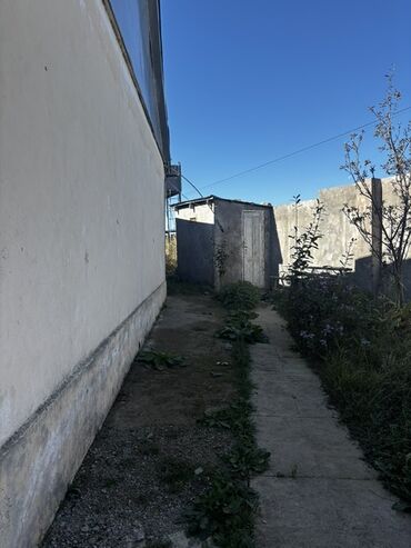 Həyət evləri və villaların satışı: 1 mərtəbəli həyət evi - Tikili: birmərtəbəli, eyvanlı. Girişdə geniş — 11