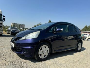 машины на вариант: Honda Fit: 2010 г., 1.3 л, Вариатор, Бензин, Хэтчбэк