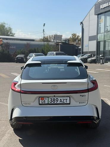 Продажа авто: Toyota bZ5: 2026 г., Электромобиль, Хэтчбэк — 5