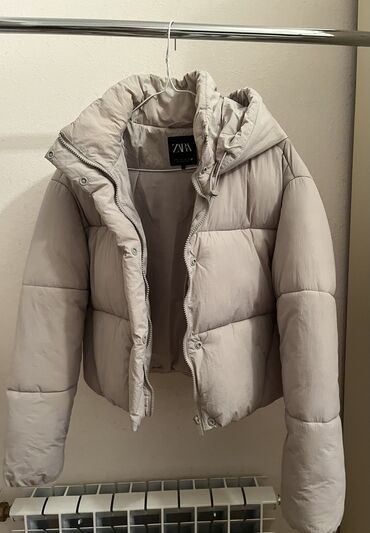 Kurtkalar: ZARA kurtka. Ekru reng s razmer (m razmere de olur) Su ve külek — 14