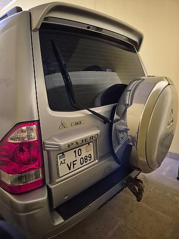 mitsubishi pajero 1995: Mitsubishi Pajero – tam çəkişli (4x4) SUV - Gümüşü rəng, kuzovda — 5