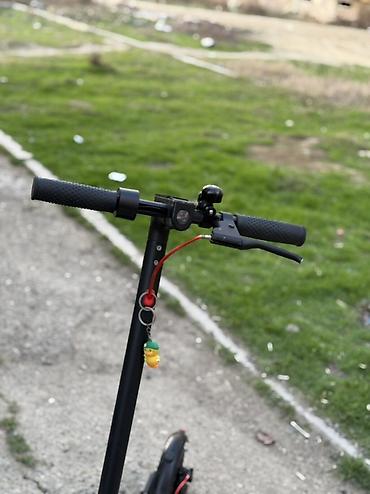 Elektrikli samokatlar: Elektrik skuter – qara rəng - Şəhər içi rahat hərəkət üçün yığcam — 1