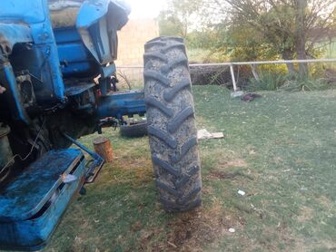 Traktorlar: Mavi rəngli T28. Qabaq təkərlər orta vəziyyətdə arxa təkərlər isə -da lalafo.az — 2 Traktorlar: Mavi rəngli T28. Qabaq təkərlər orta vəziyyətdə arxa təkərlər isə — 2