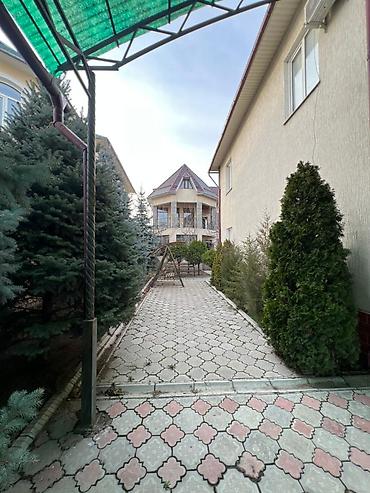 Продажа модульных домов: 🚨 СРОЧНО ПРОДАЕТСЯ УЧАСТОК С ДВУМЯ ДОМАМИ! 📍 Район Арча-Бешик 🏡 На — 8