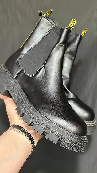 Ботинки и ботильоны: Срочно продаются. Скидка . Акция. Женские челси на массивной подошве — 3