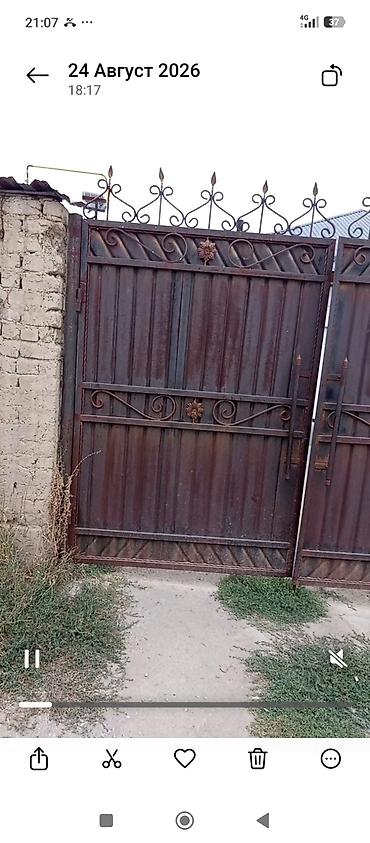 Металлические распашные ворота с калиткой - Материал: стальной лист с