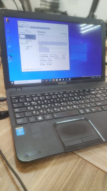 Masaüstü kompüterlər və iş stansiyaları: Toshiba Satellite noutbuku Xüsusiyyətlər: - Prosessor: Intel Core i7