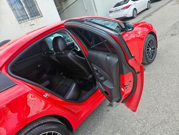 Chevrolet: Chevrolet Cruze sedan – parlaq qırmızı rəngdə, şəhər üçün dinamik və — 10