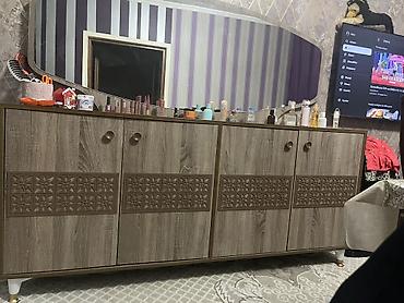 komod guzgulu: İşlənmiş, Güzgülü — 1