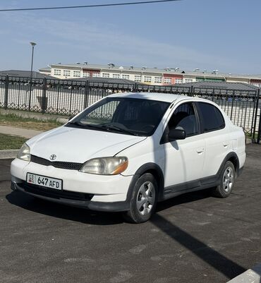 срочно в связи с переездом: Toyota Vitz / Platz / Yaris / Echo: 2000 г., 1.5 л, Автомат, Бензин, Седан