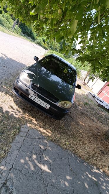 передний бампер ланос цена: Автомобиль Chevrolet Lanos седан, окрашенный в серый цвет, спереди
