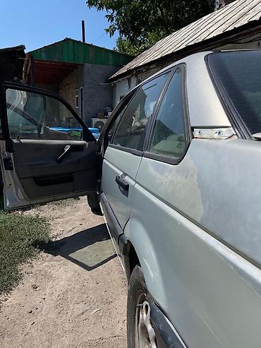 210 4.3: Volkswagen Passat: 1992 г., Седан — 5
