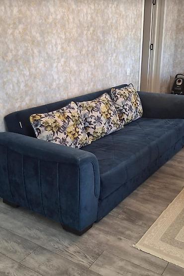 Divan satilir Qiymet 200 man Fabrik malidir.Acilanbazalidir