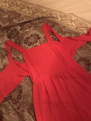 Köynək və bluzalar: Her biri yeni kimi 3 azn — 4