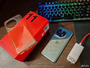 телефон оппа: OnePlus 11, Колдонулган, 256 ГБ, түсү - Жашыл, 2 SIM