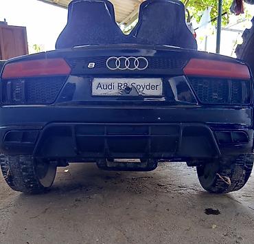 Uşaq dünyası: Uşaq üçün elektrikli ride-on avtomobil – Audi R8 Spyder (qara) - — 3