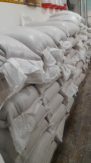 yemlər: Buğda - 0.42 q. hazır 50 kg kisələrdə Ünvan: Binə savxoz.( Çox alana — 1