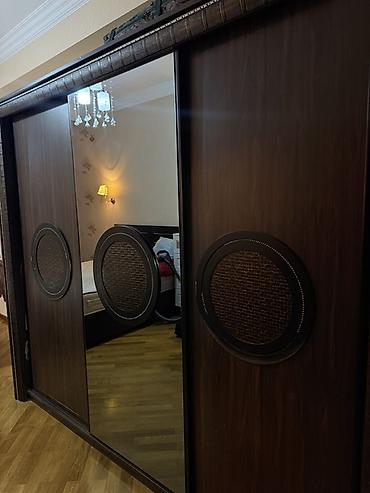 2el dolablar: Geniş sürgülü qapılı garderob - Material: Tünd qoz rəngli MDF/LDSP — 2