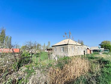 70 сом: Продаю участок с домом в с. Буденовка 20 соток 104м2+ хоз. постройки — 6