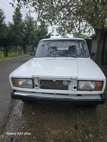 корейские шины в баку: VAZ 2107 sedan – ağ rəngdə, klassik kuzov Xarici görünüş: - Ağ rəngli