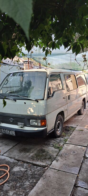 бусик машина: Nissan : 1992 г., 2.5 л, Механика, Дизель, Van