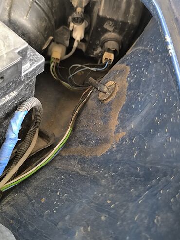 VAZ (LADA): VAZ 2107, mavi rəngli sedan Xüsusiyyətlər: - Kuzov: sedan, klassik — 6