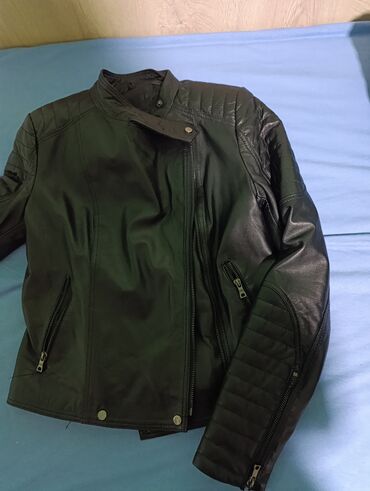 Koledžice: Ženska kožna jakna u biker stilu – crna - Materijal: prirodna koža — 10