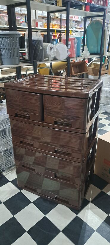 Komodlar: Yeni, Güzgüsüz — 18